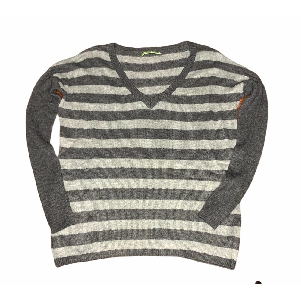 Strips in the V neck Sweater